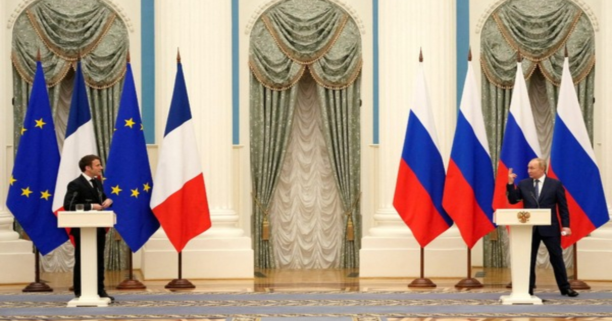 Macron convinces Putin to not 'escalate' Ukraine crisis